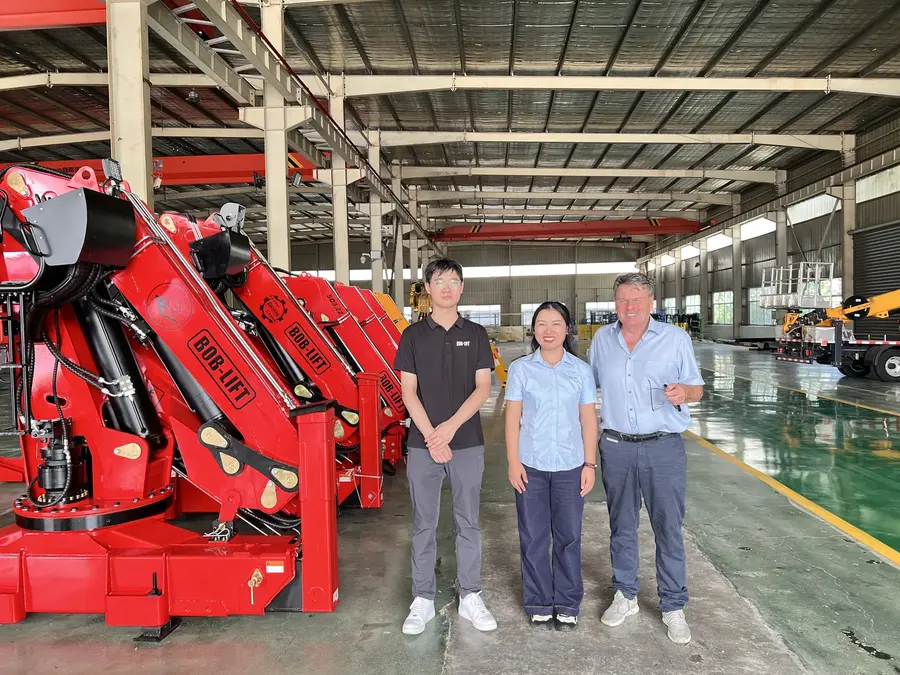 Customers from Germany visiting the BOB-LIFT factory