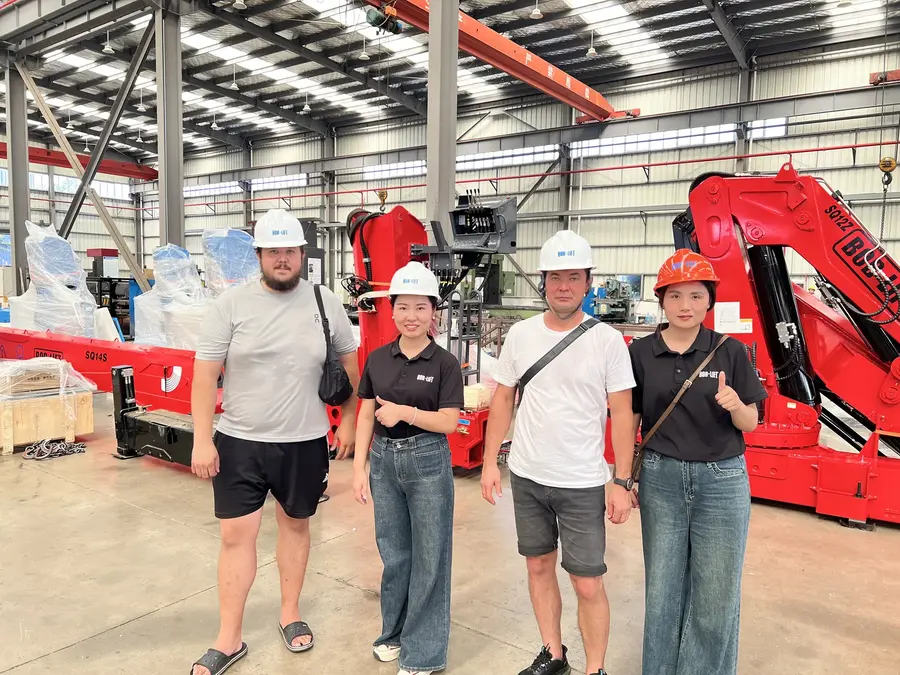Customers from Russia visiting the BOB-LIFT factory