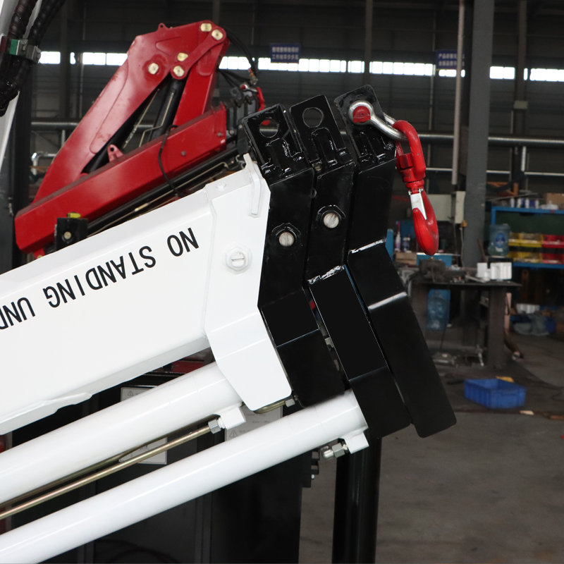 Lifting Machinery and a Steel Tank with a 12-Ton Truck Crane in Argentina